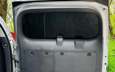Toyota Land Cruiser Prado 150 рестайлинг 2, 2011 год, 3 000 000 рублей, 9 фотография