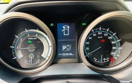 Toyota Land Cruiser Prado 150 рестайлинг 2, 2011 год, 3 000 000 рублей, 8 фотография