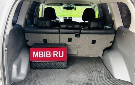 Toyota Land Cruiser Prado 150 рестайлинг 2, 2011 год, 3 000 000 рублей, 12 фотография