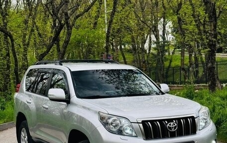 Toyota Land Cruiser Prado 150 рестайлинг 2, 2011 год, 3 000 000 рублей, 2 фотография