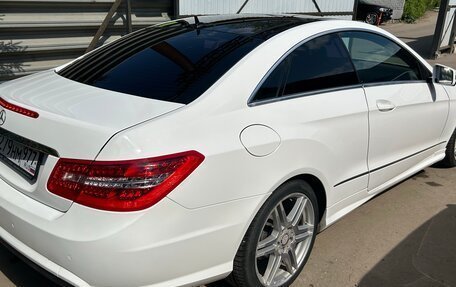 Mercedes-Benz E-Класс, 2013 год, 1 950 000 рублей, 4 фотография