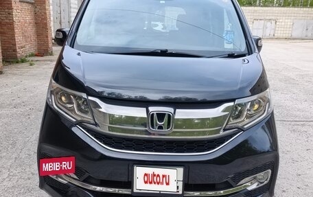 Honda Stepwgn IV, 2015 год, 1 650 000 рублей, 2 фотография