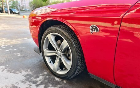 Dodge Challenger III рестайлинг 2, 2015 год, 4 750 000 рублей, 2 фотография