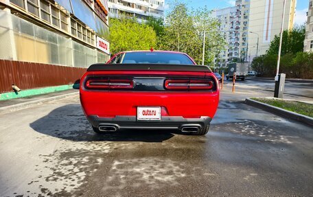 Dodge Challenger III рестайлинг 2, 2015 год, 4 750 000 рублей, 4 фотография