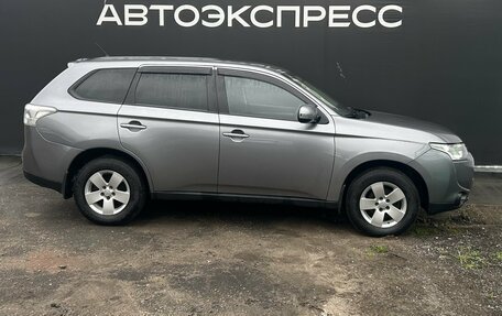 Mitsubishi Outlander III рестайлинг 3, 2013 год, 1 350 000 рублей, 4 фотография
