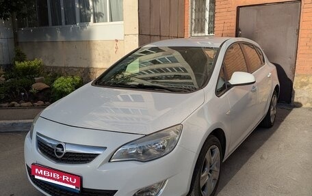 Opel Astra J, 2011 год, 1 000 000 рублей, 2 фотография