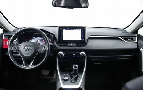 Toyota RAV4, 2021 год, 3 230 000 рублей, 12 фотография
