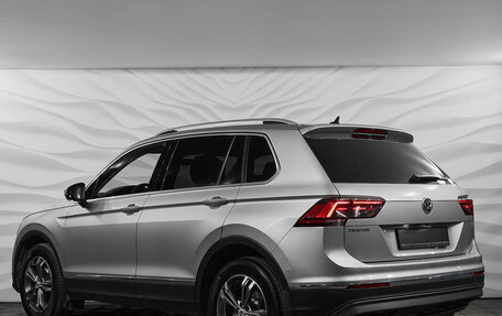 Volkswagen Tiguan II, 2017 год, 2 199 000 рублей, 6 фотография