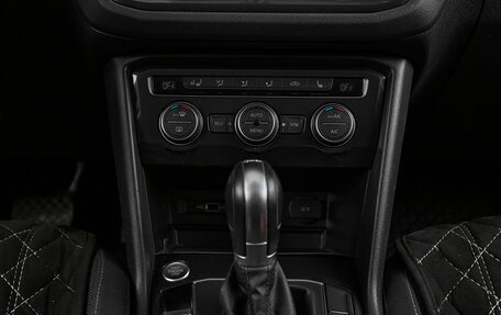 Volkswagen Tiguan II, 2017 год, 2 199 000 рублей, 13 фотография