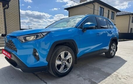 Toyota RAV4, 2019 год, 3 350 000 рублей, 4 фотография