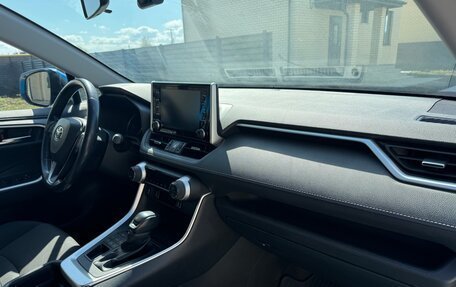 Toyota RAV4, 2019 год, 3 350 000 рублей, 21 фотография