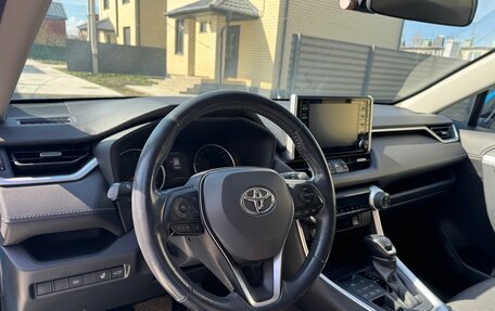 Toyota RAV4, 2019 год, 3 350 000 рублей, 22 фотография