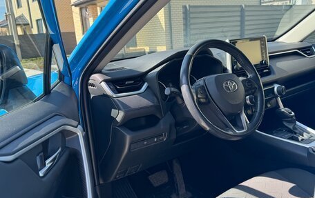 Toyota RAV4, 2019 год, 3 350 000 рублей, 23 фотография