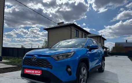 Toyota RAV4, 2019 год, 3 350 000 рублей, 28 фотография