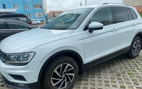 Volkswagen Tiguan II, 2018 год, 2 200 000 рублей, 2 фотография