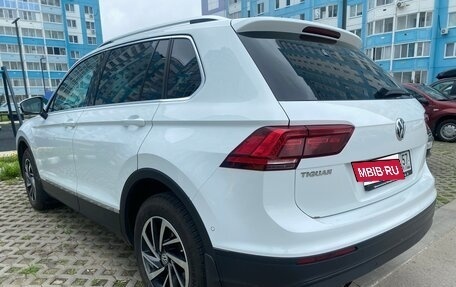 Volkswagen Tiguan II, 2018 год, 2 200 000 рублей, 3 фотография