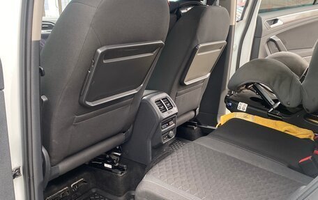 Volkswagen Tiguan II, 2018 год, 2 200 000 рублей, 15 фотография