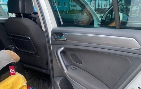 Volkswagen Tiguan II, 2018 год, 2 200 000 рублей, 10 фотография