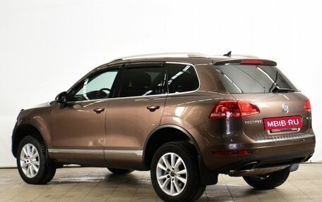 Volkswagen Touareg III, 2011 год, 1 749 000 рублей, 2 фотография