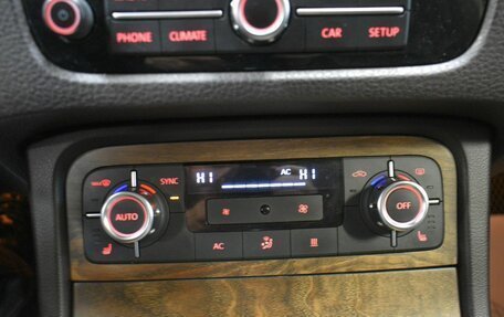 Volkswagen Touareg III, 2011 год, 1 749 000 рублей, 16 фотография