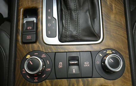 Volkswagen Touareg III, 2011 год, 1 749 000 рублей, 18 фотография