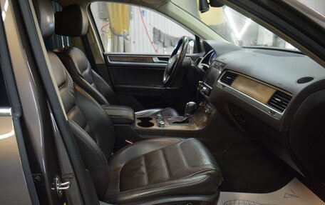 Volkswagen Touareg III, 2011 год, 1 749 000 рублей, 24 фотография