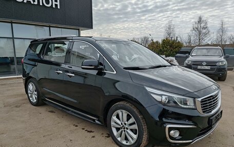 KIA Carnival III, 2017 год, 2 499 000 рублей, 3 фотография