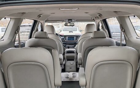 KIA Carnival III, 2017 год, 2 499 000 рублей, 10 фотография