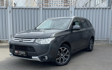 Mitsubishi Outlander III рестайлинг 3, 2014 год, 1 349 000 рублей, 1 фотография