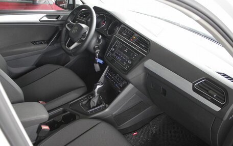 Volkswagen Tiguan II, 2021 год, 2 389 000 рублей, 11 фотография
