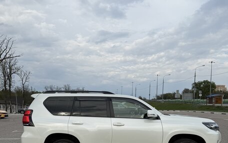 Toyota Land Cruiser Prado 150 рестайлинг 2, 2022 год, 6 450 000 рублей, 7 фотография