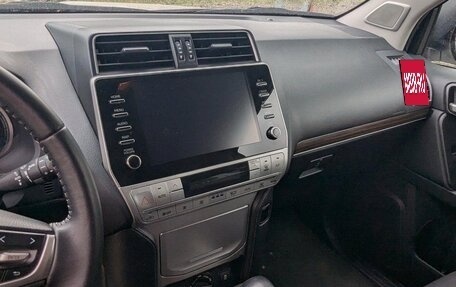 Toyota Land Cruiser Prado 150 рестайлинг 2, 2022 год, 6 450 000 рублей, 11 фотография