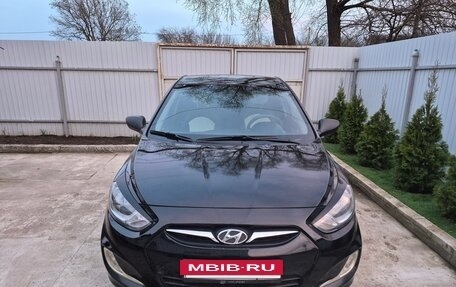 Hyundai Solaris II рестайлинг, 2014 год, 830 000 рублей, 2 фотография