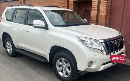 Toyota Land Cruiser Prado 150 рестайлинг 2, 2014 год, 2 900 000 рублей, 2 фотография