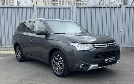 Mitsubishi Outlander III рестайлинг 3, 2014 год, 1 349 000 рублей, 3 фотография