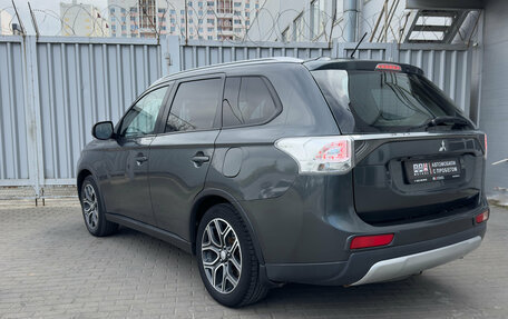 Mitsubishi Outlander III рестайлинг 3, 2014 год, 1 349 000 рублей, 4 фотография