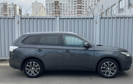 Mitsubishi Outlander III рестайлинг 3, 2014 год, 1 349 000 рублей, 8 фотография