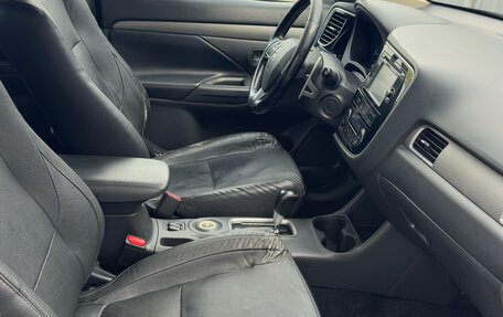 Mitsubishi Outlander III рестайлинг 3, 2014 год, 1 349 000 рублей, 22 фотография