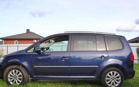 Volkswagen Touran III, 2012 год, 900 000 рублей, 4 фотография