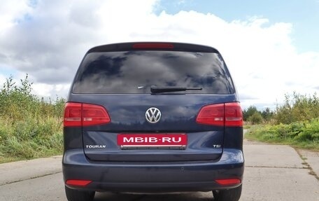 Volkswagen Touran III, 2012 год, 900 000 рублей, 2 фотография