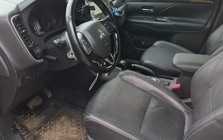 Mitsubishi Outlander III рестайлинг 3, 2015 год, 1 850 000 рублей, 7 фотография