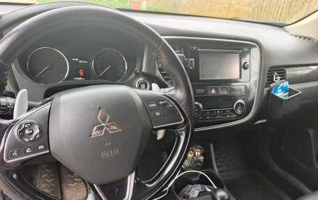 Mitsubishi Outlander III рестайлинг 3, 2015 год, 1 850 000 рублей, 6 фотография