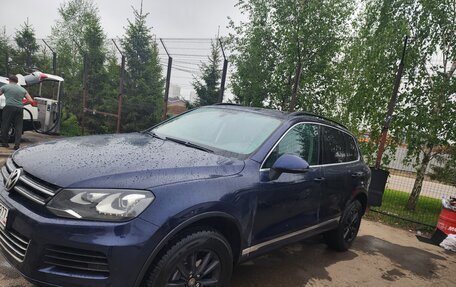 Volkswagen Touareg III, 2011 год, 1 650 000 рублей, 2 фотография