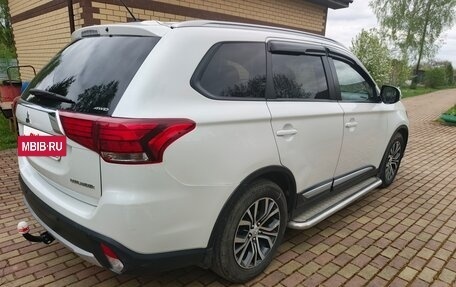 Mitsubishi Outlander III рестайлинг 3, 2015 год, 1 850 000 рублей, 4 фотография