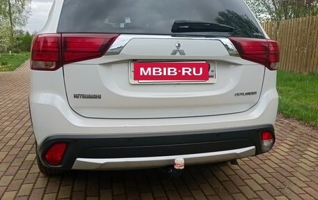 Mitsubishi Outlander III рестайлинг 3, 2015 год, 1 850 000 рублей, 3 фотография