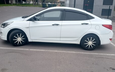 Hyundai Solaris II рестайлинг, 2016 год, 615 000 рублей, 3 фотография