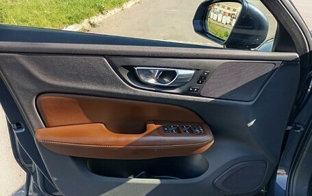 Volvo V60 Cross Country II, 2021 год, 4 200 000 рублей, 6 фотография