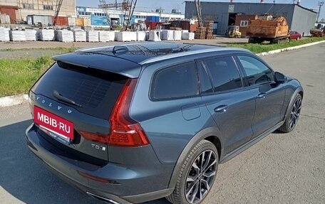 Volvo V60 Cross Country II, 2021 год, 4 200 000 рублей, 3 фотография