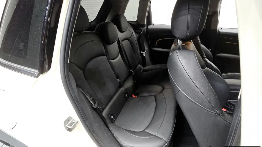 MINI Hatch F55/F56 рестайлинг, 2021 год, 1 860 000 рублей, 10 фотография
