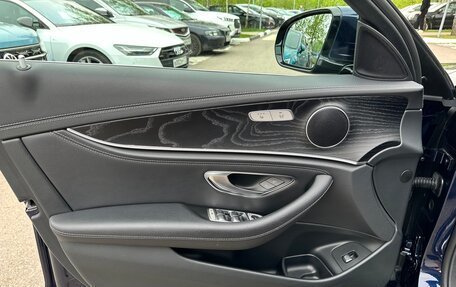 Mercedes-Benz E-Класс, 2019 год, 3 100 000 рублей, 4 фотография